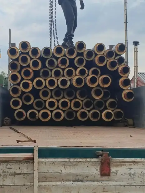 Трубы ППУ штабелем в кузове машины